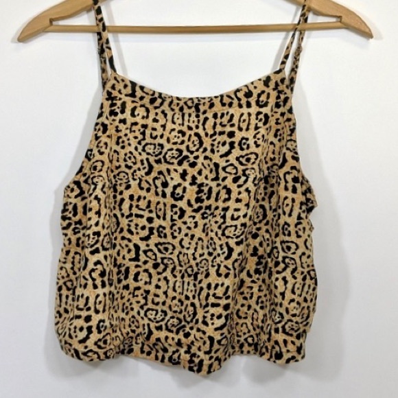 3/$20 💚 UO Silence + Noise cheetah print crop top - Picture 3 of 5